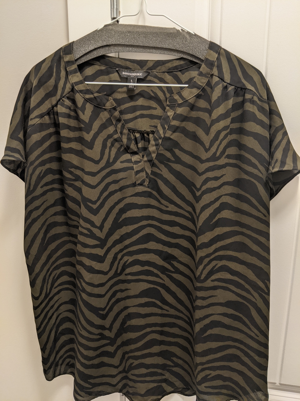 BANANA REPUBLIC Olive and Black Zebra-Print Short Sleeve Blouse